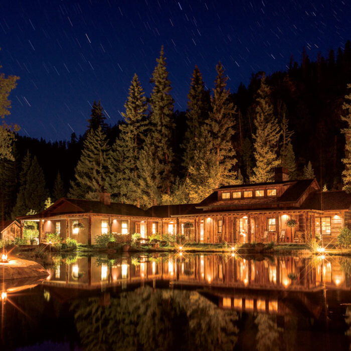 Sr2023 02 194 Taylor River Lodge Facade In The Evening