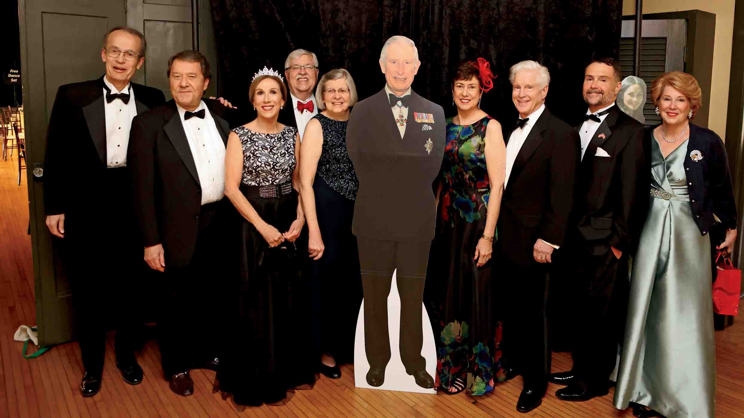 54 Fb2023 07 047 1 Left To Right Bob Bartels, Dick Hall, Margarita Bartels, George Sullivan, Dorothy Turek, King Charles, Becky Beem, Rich Beem, Bruce Soter, Virginia Mullin