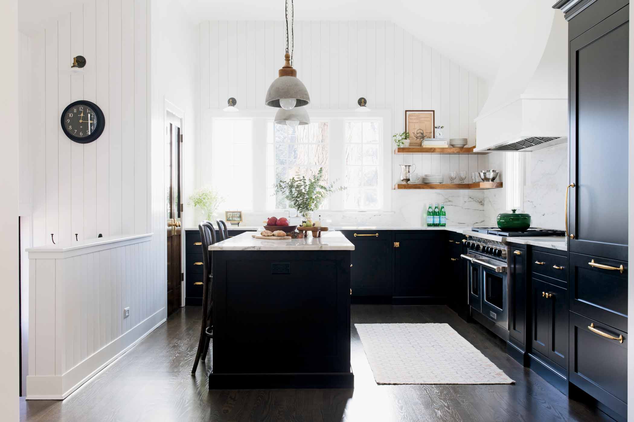 76 Sr2023 10 124 Kitchen With Tongue And Grove Wall Detail, Black Painted Cabinetry, And Marble Countertops. Photography By John And Maura Stoffer