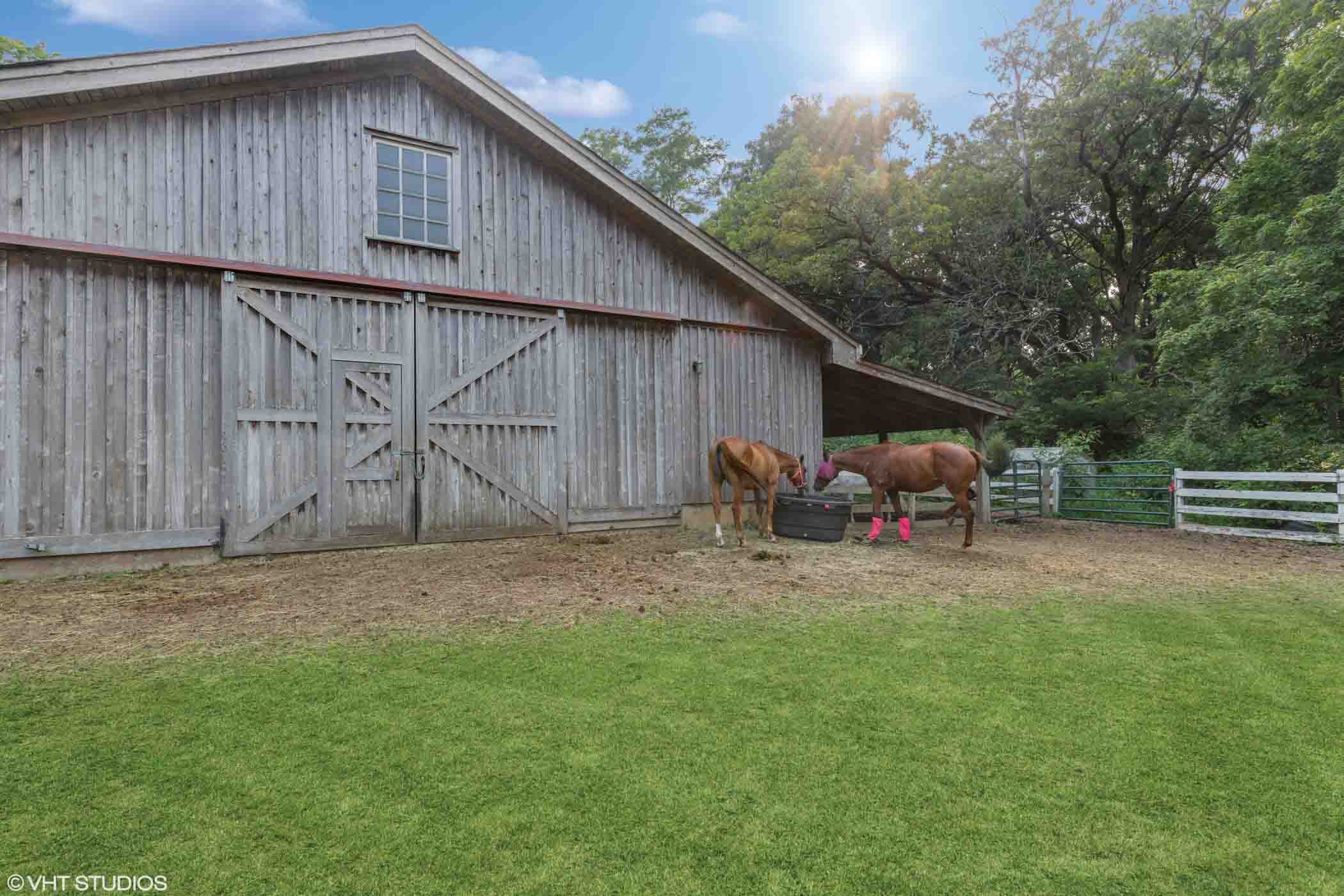 74 067 300 Donlea Rd Barn Print