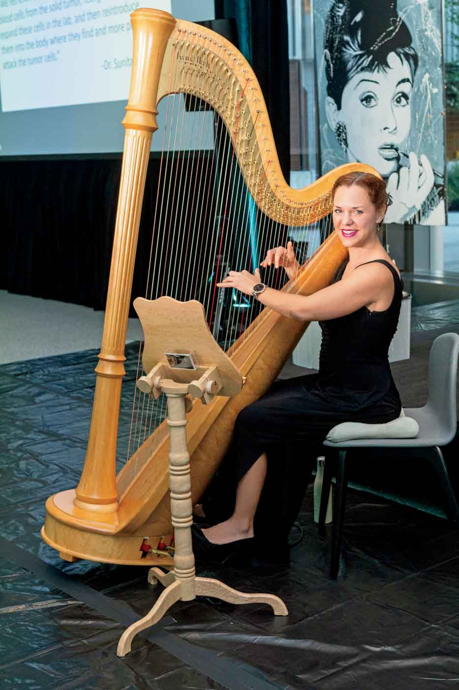 82 Fb2023 12 075 Harpist Janelle Lake (3)