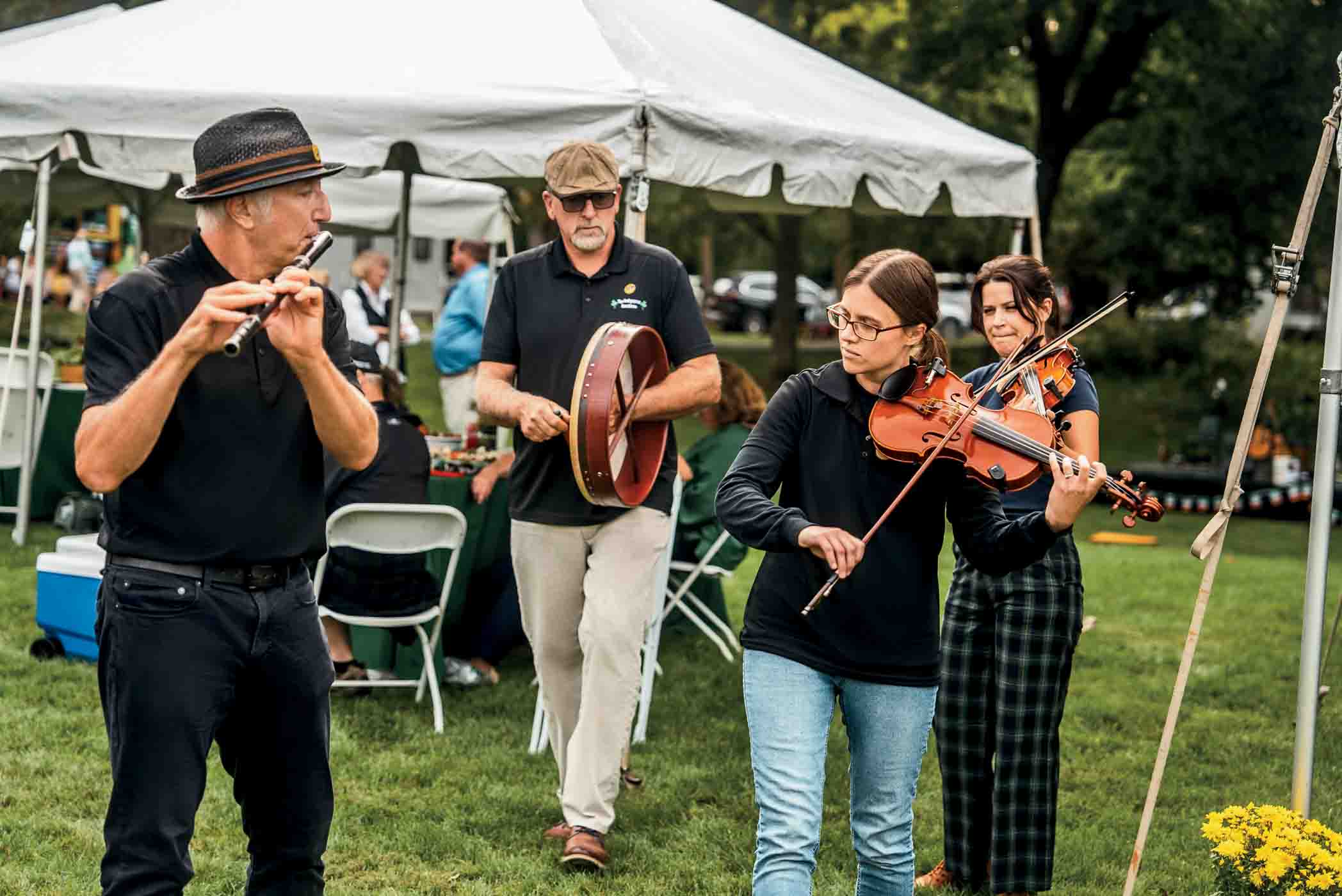 32 Bc2023 12 085 The Bridgeport Ramblers Played Irish Melodies All Afternoon