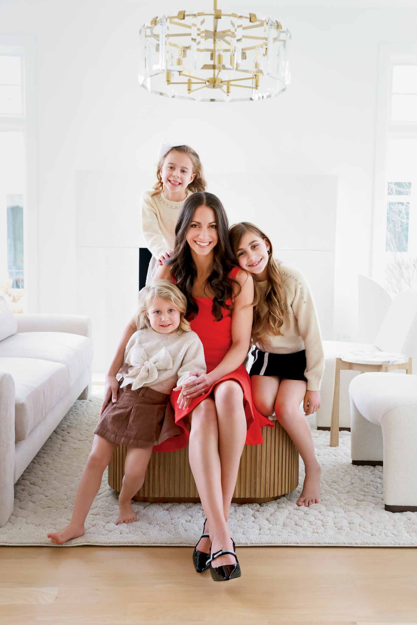 82 Sr2025 02 218 Marissa Kates With Her Daughters. Kates Is Wearing Simkhai Dress, Neiman Marcus Northbrook. Girls Are Wearing Zara Kids