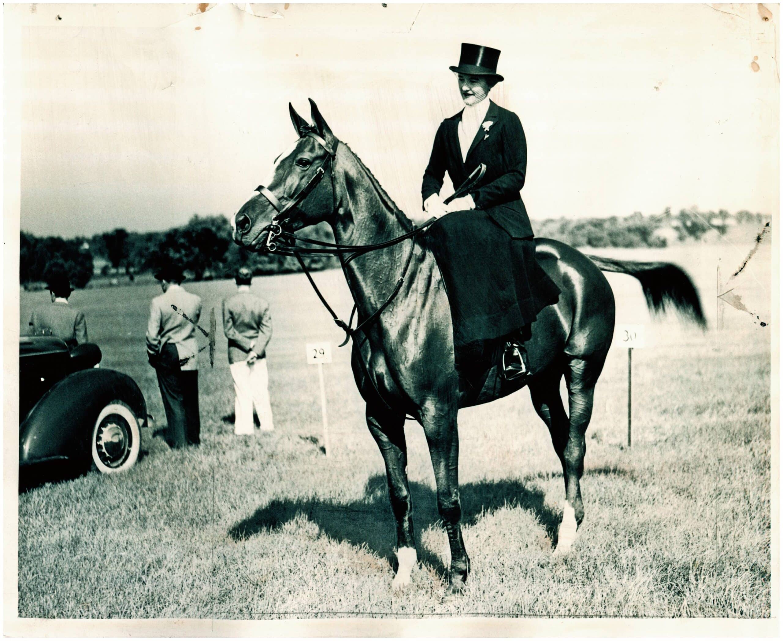 Fb2025 03 042 (use Large) Ginevra King, October 1936, In Lake Forest On Her Hunter, Starbloom