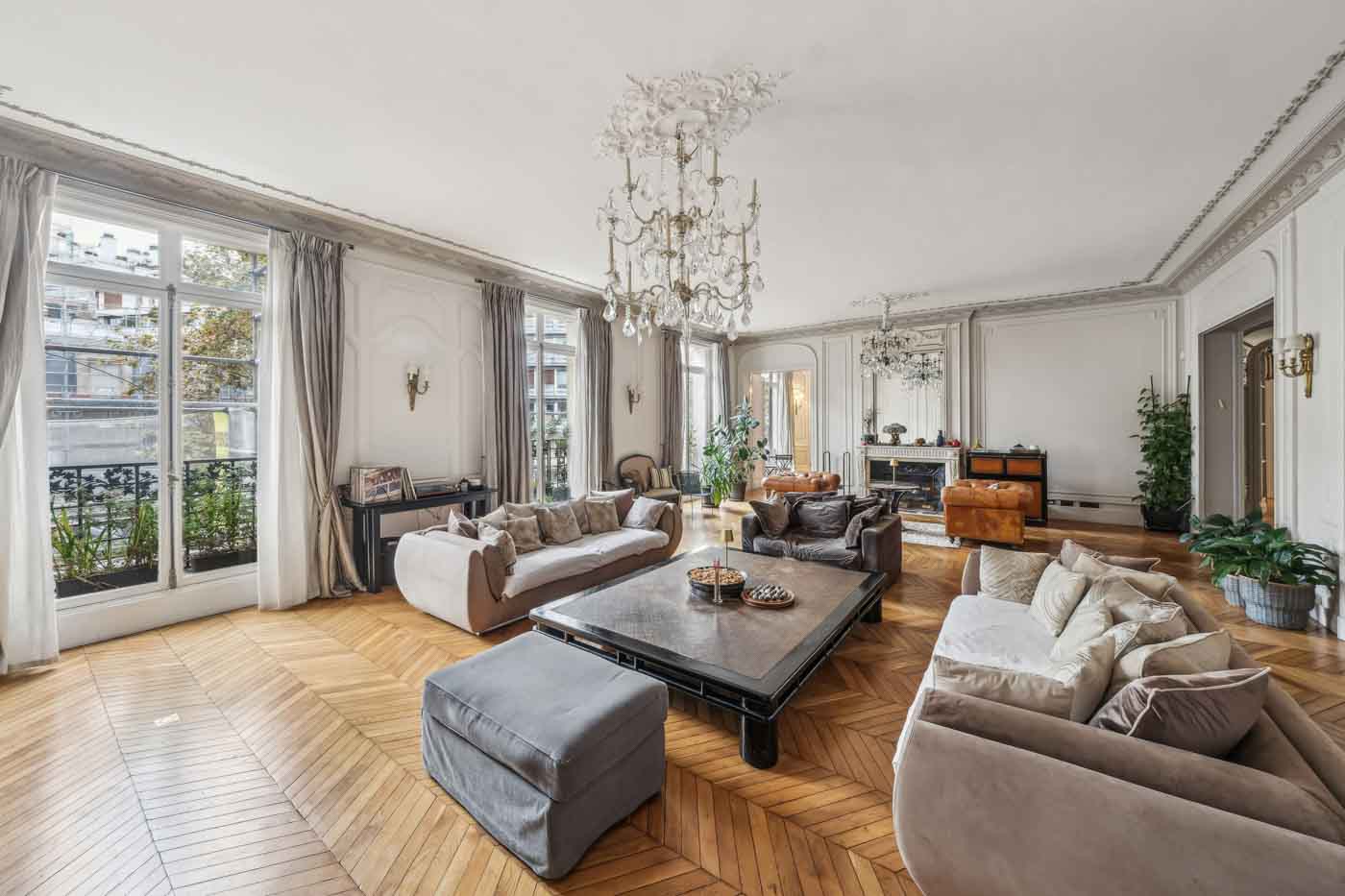 90 Sprawling Apartment In The 16th Arrondissement (c) Engel & Völkers Market Center Paris (1)