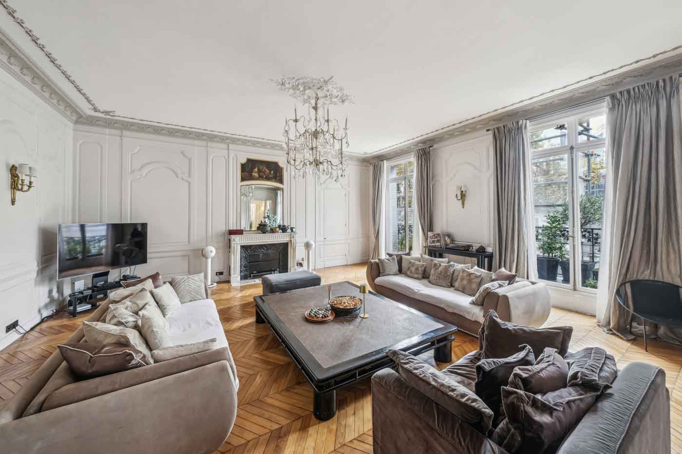 90 Sprawling Apartment In The 16th Arrondissement (c) Engel & Völkers Market Center Paris (3)