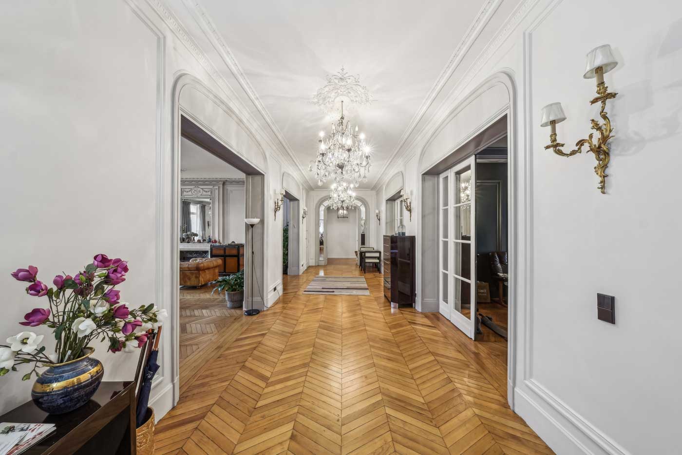 91 Sprawling Apartment In The 16th Arrondissement (c) Engel & Völkers Market Center Paris (4)