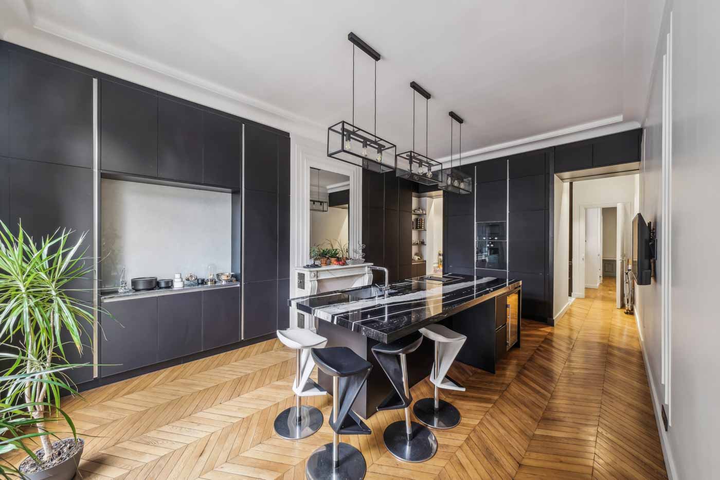 91 Sprawling Apartment In The 16th Arrondissement (c) Engel & Völkers Market Center Paris (6)