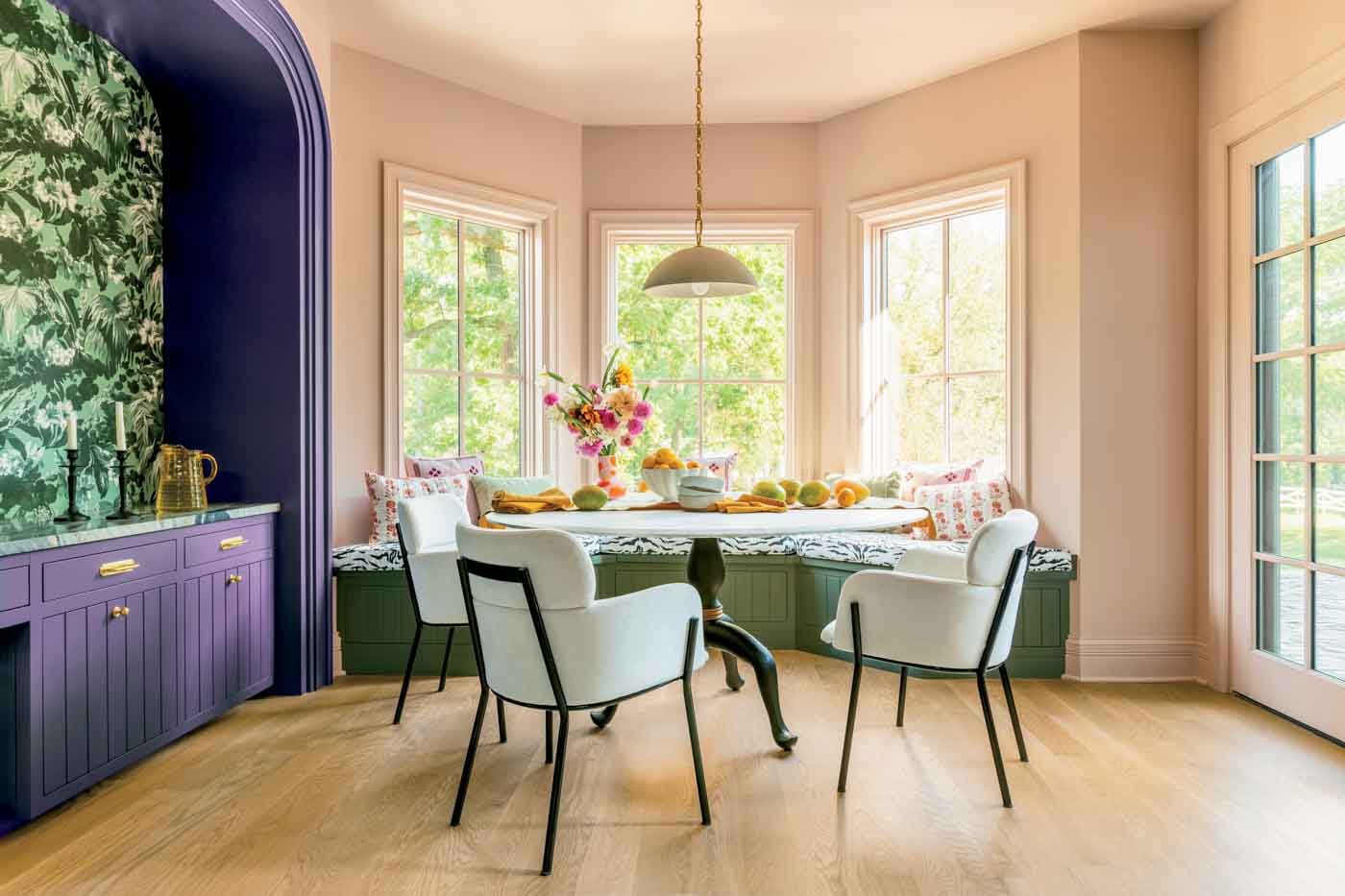 76 Breakfast Nook
