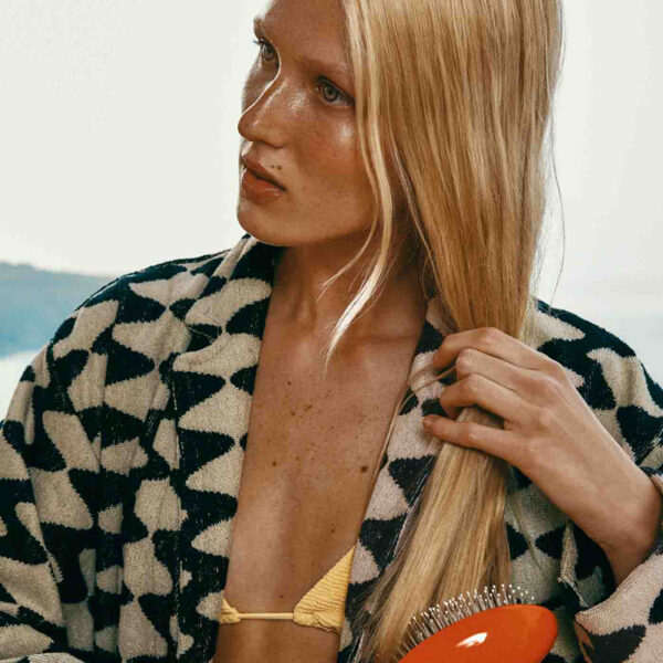 Main Center Image La Bonne Brosse, The Miracle Detangling Brush, Modaoperandi.com