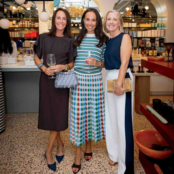 112 Main 124 Kelli Moorhead, Mckenna Moorhead, Erin Donaldson