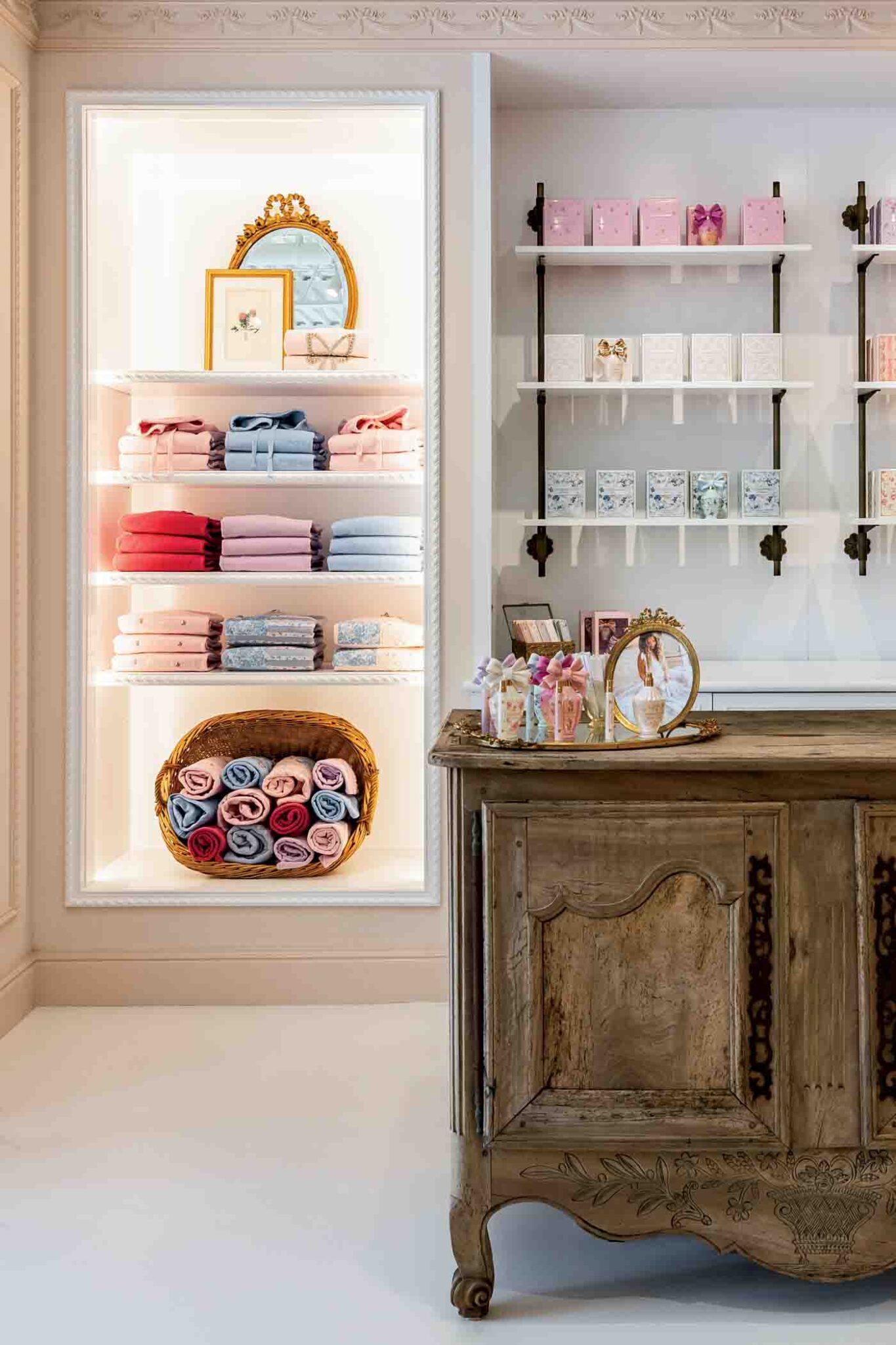 112 Loveshackfancy Interior. Photography Julianne Green 8