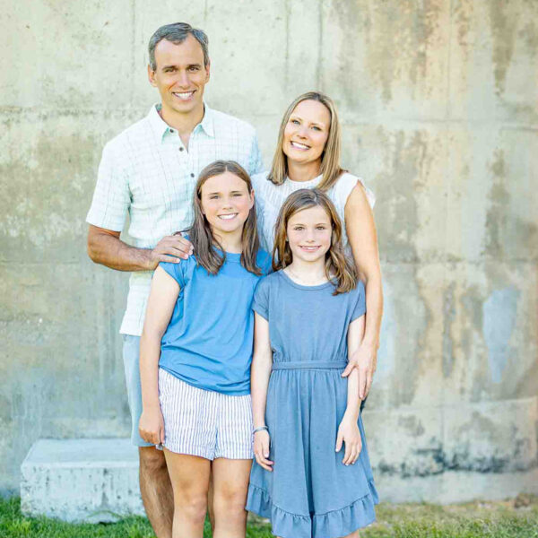 52 Main Amy Manelli Family Photo 2023