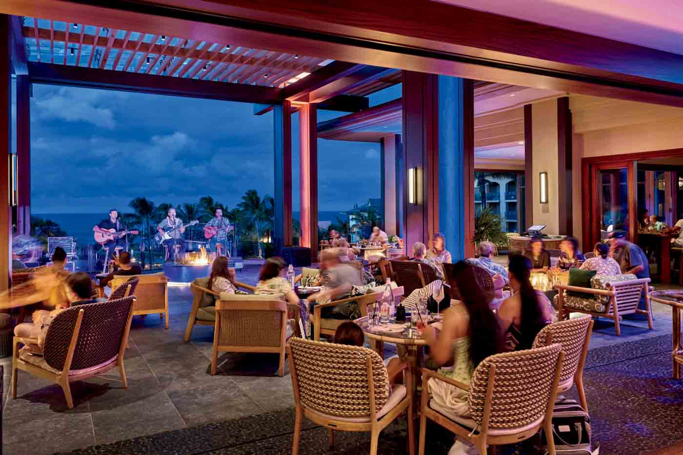 66 Live Music At Alaloa Lounge