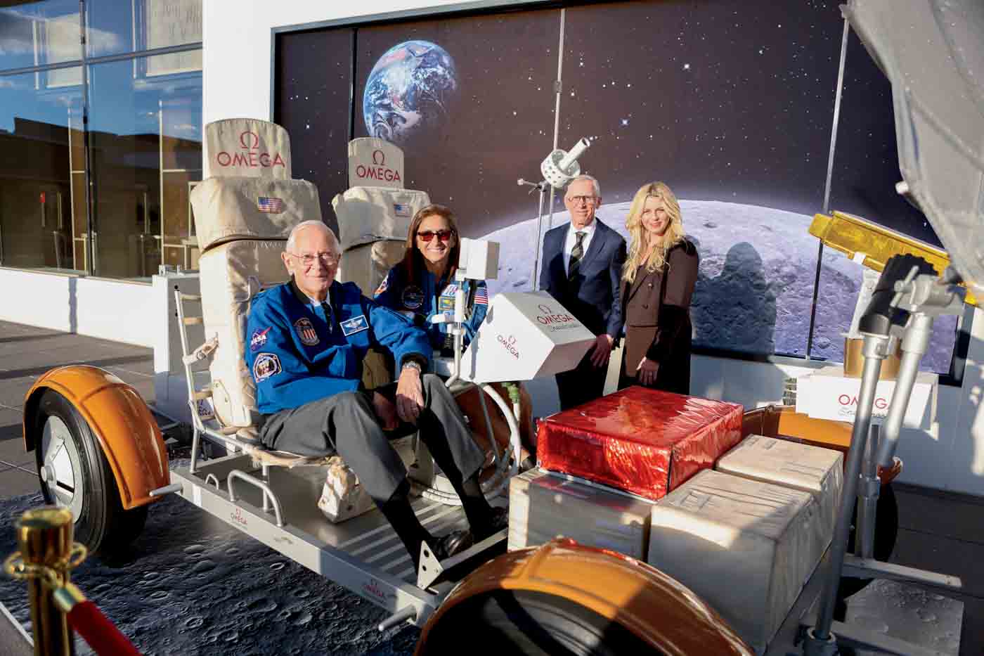 95 Nasa Astronauts Charlie Duke And Nicole Stott With Cd Peacock's Steven Holtzman And Chelsea Holtzman Lawrence, Outside The Cd Peacock Mansion With The Lunar Rover