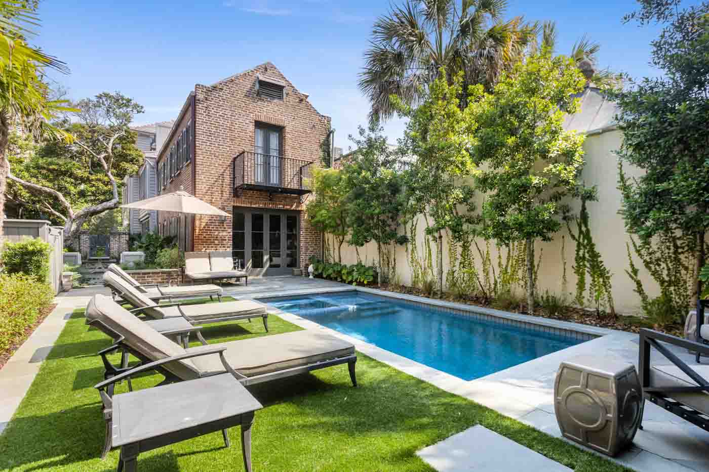 68 012 101traddst Charleston Sc 29401 Exterior Edit Airbnb Chad Dyer