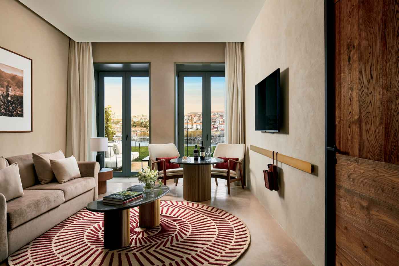 72 Tivoli Kopke Porto Gaia Hotel Guest Room's Living Room